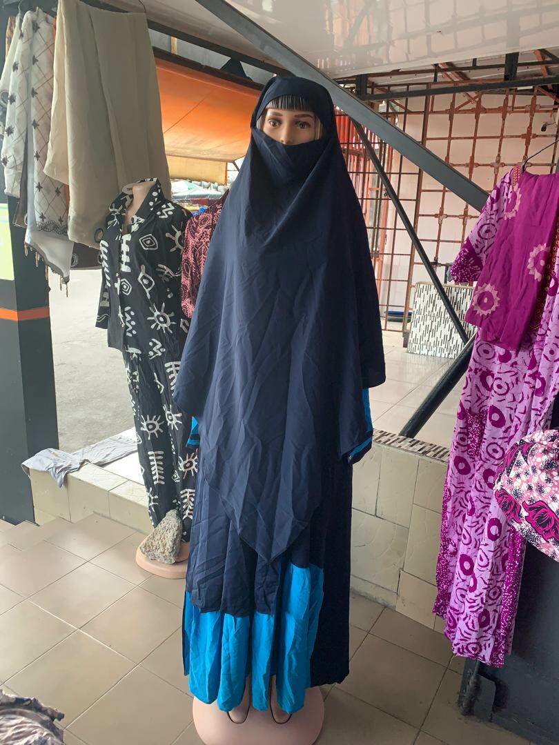 Abaya élégante noire et bleue