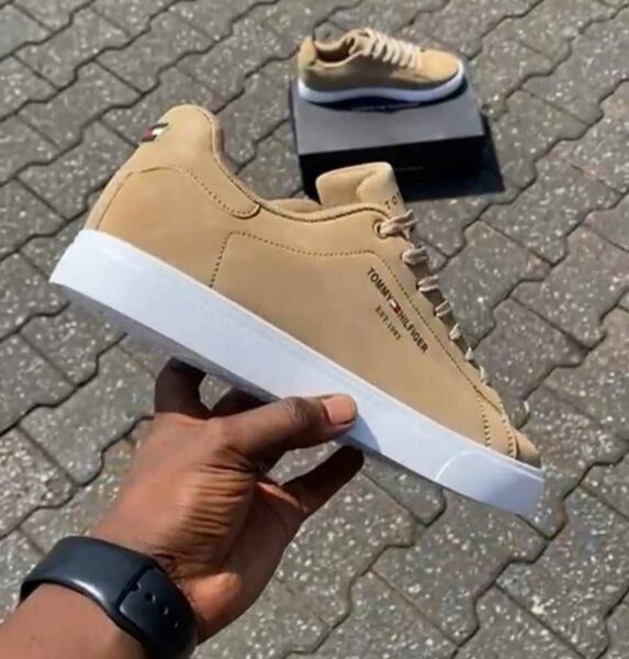 Baskets classiques en cuir beige