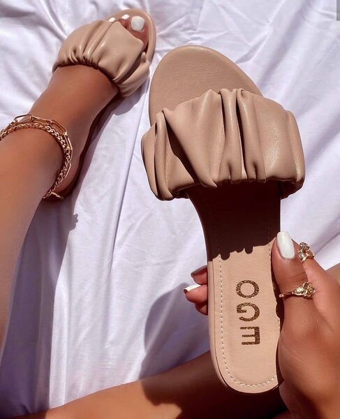Sandales plates en simili cuir