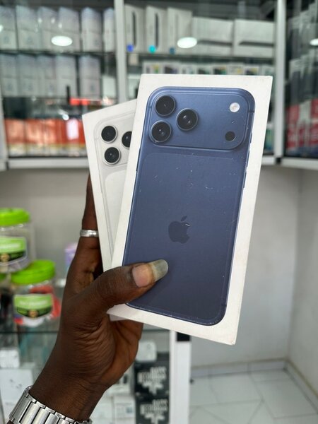 iPhone 17pro Max  