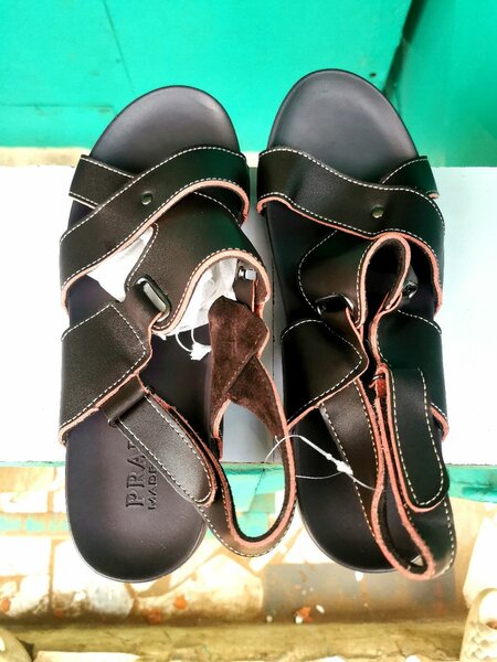 Sandales Prada en cuir luxe