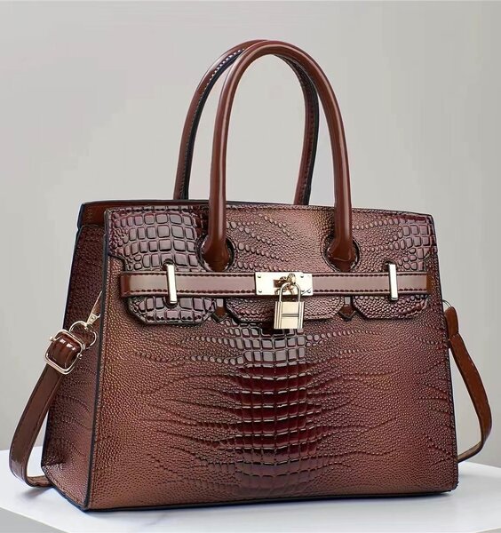 Stylish and fashionable women's bag brown