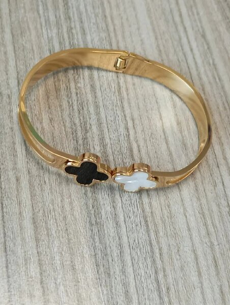 Bracelet doré élégant