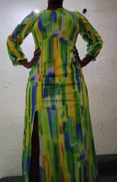 Robe longue colorée fendue