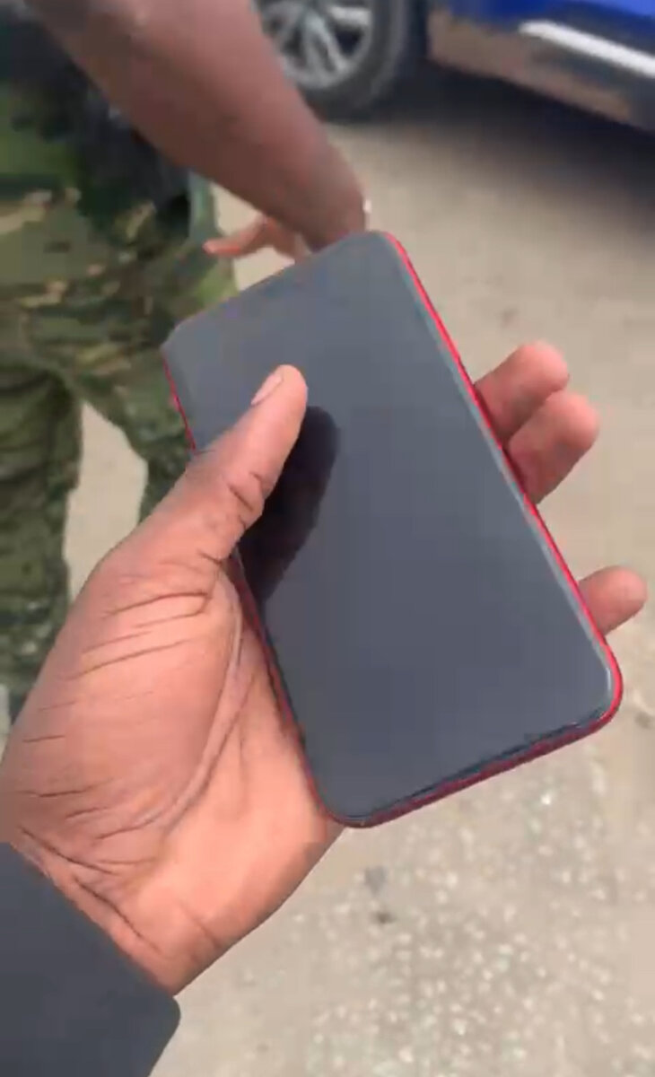 iPhone XR Rouge sans id
