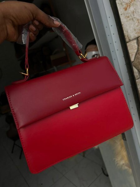 Sac à main rouge élégant