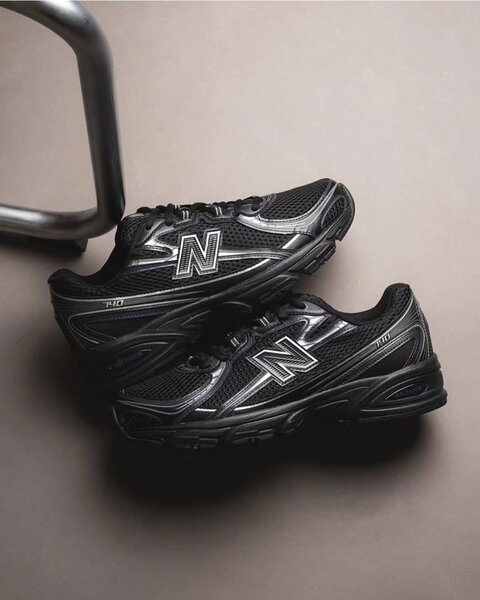 New Balance 740