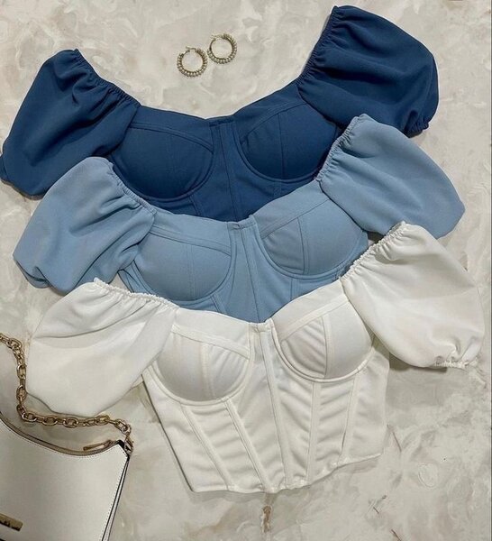 Top court décolleté