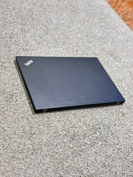 Lenovo ThinkPad T14s Gen 1 (sleek)