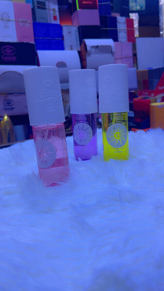 Ensemble de parfums colorés