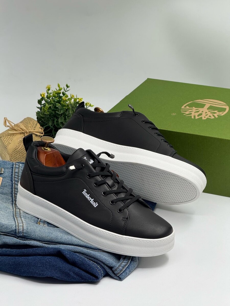 TIMBERLAND BLACK AND WHITE