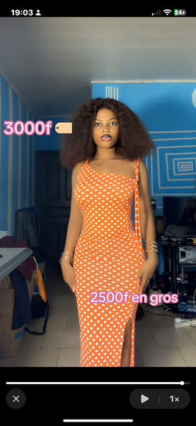 Robe moulante à pois