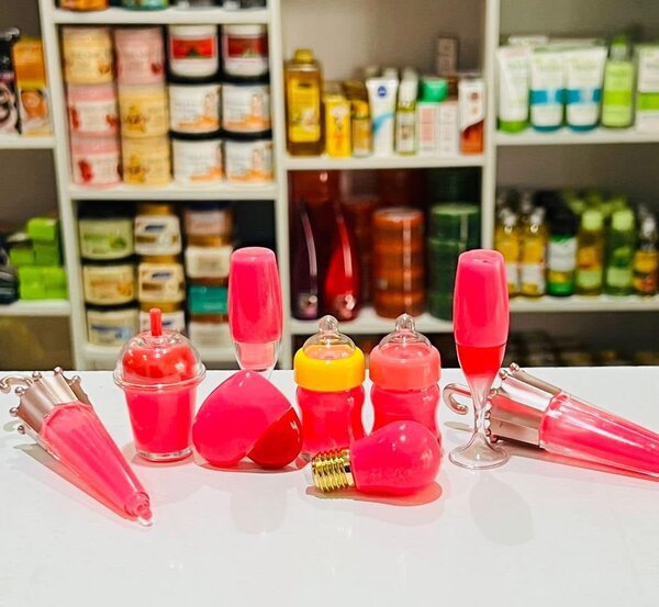 Assorted lip glosses