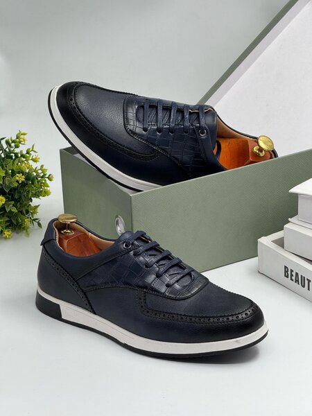 TIMBERLAND NAVY AND WHITE