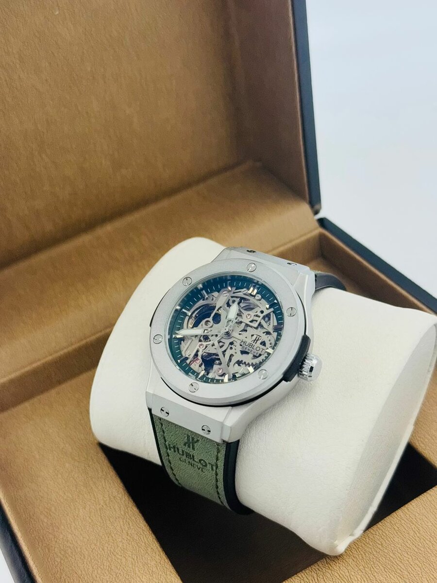 Montre squelette élégante