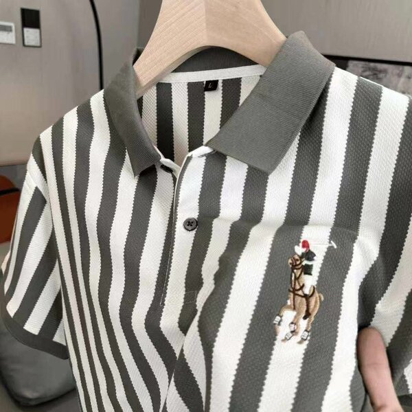 Polo à rayures élégantes