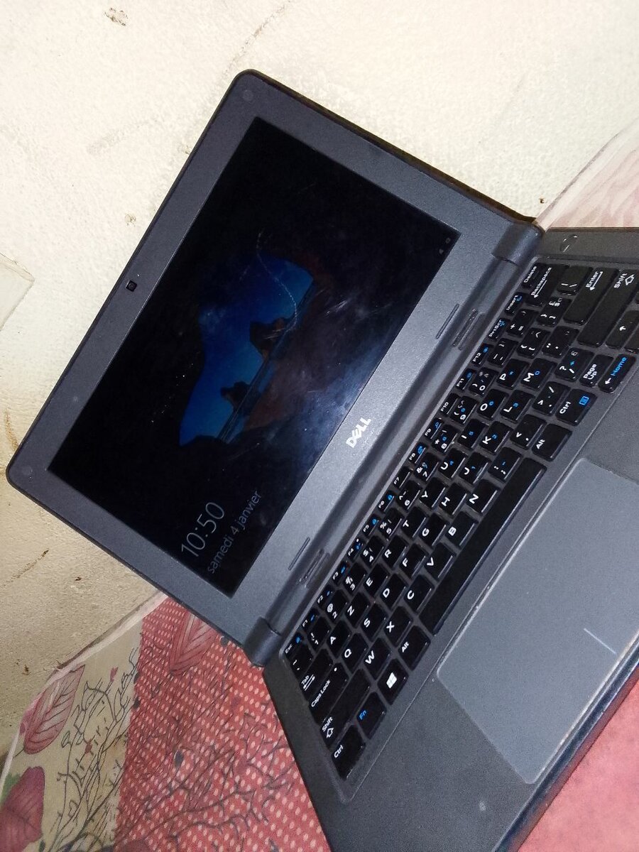 Ordinateur portable DELL DEUXIÈME MAINS PROPRES AVEC CHARGEU