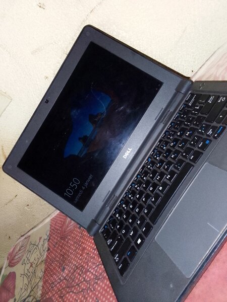 Ordinateur portable DELL DEUXIÈME MAINS PROPRES AVEC CHARGEU