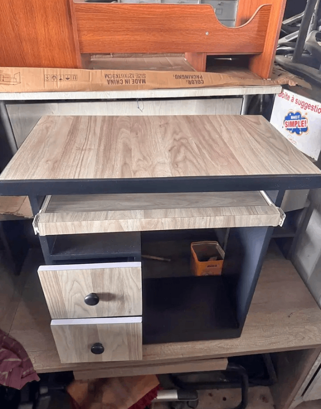 Bureau compact avec tiroirs