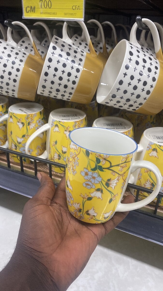 Tasse fleurie en céramique