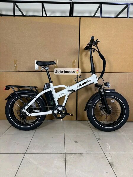 Vélo électrique pliable compact