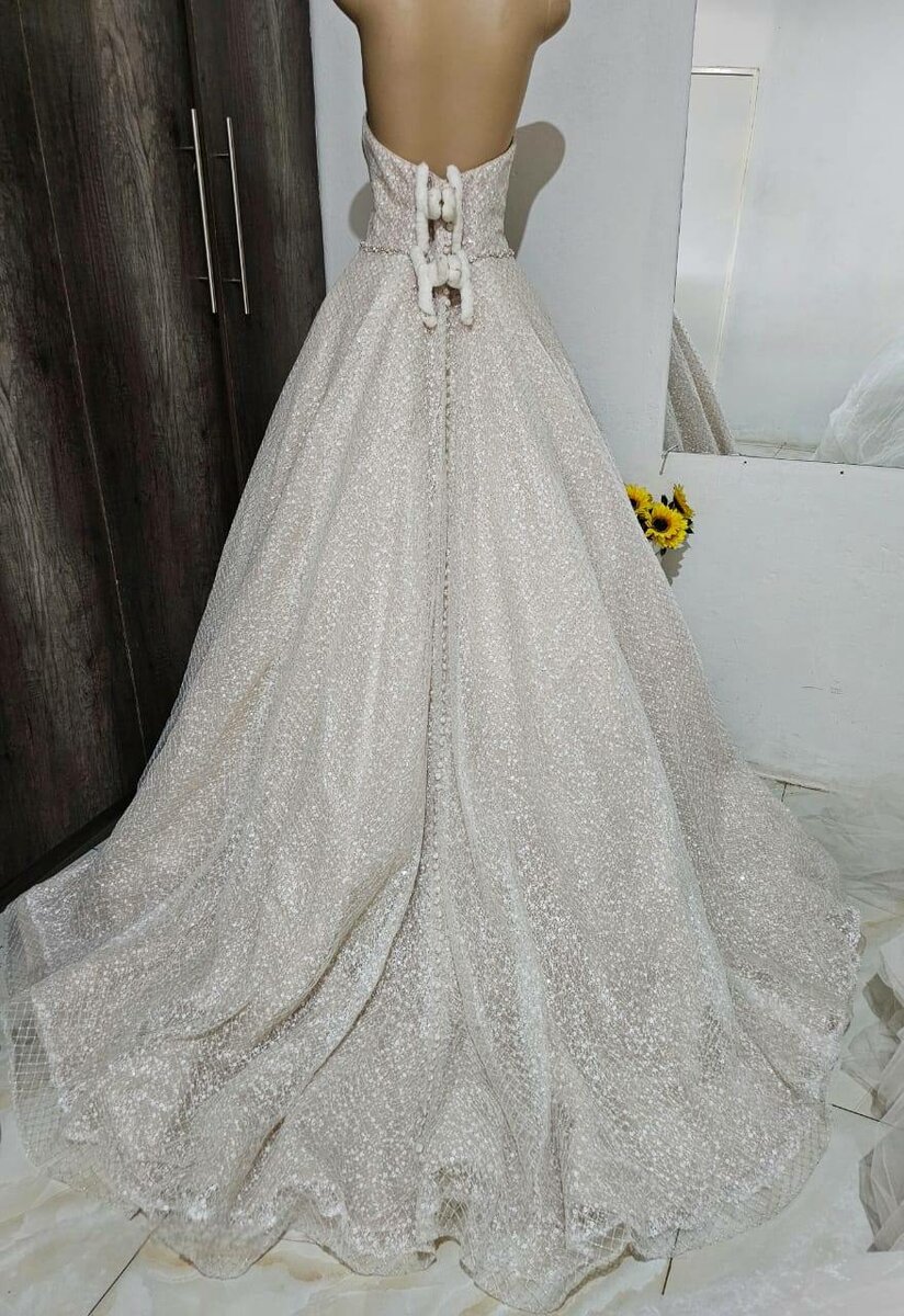 Luxury wedding dress