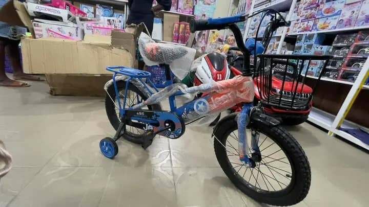 Vélo enfant avec stabilisateurs