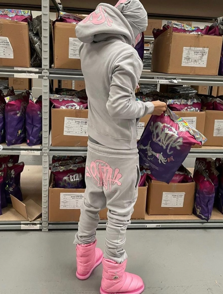 Двойка Syna World