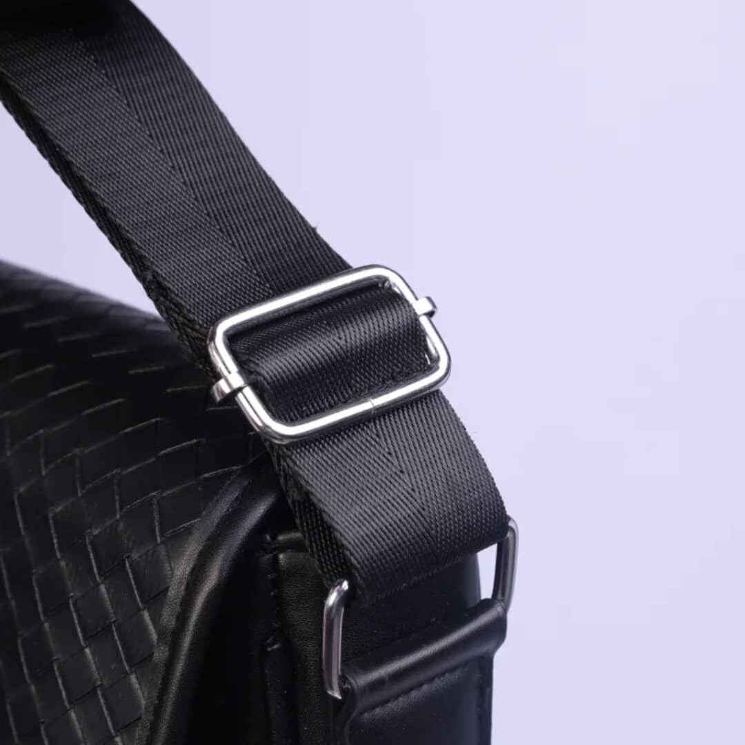 Sacoche en cuir tressé noir