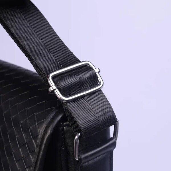 Sacoche en cuir tressé noir