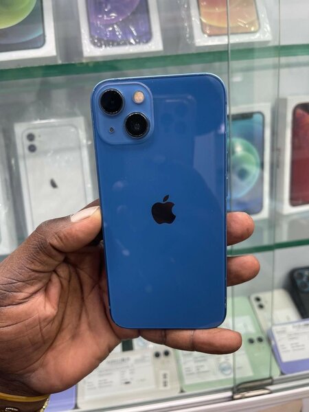 iPhone 13 128go en bon état.