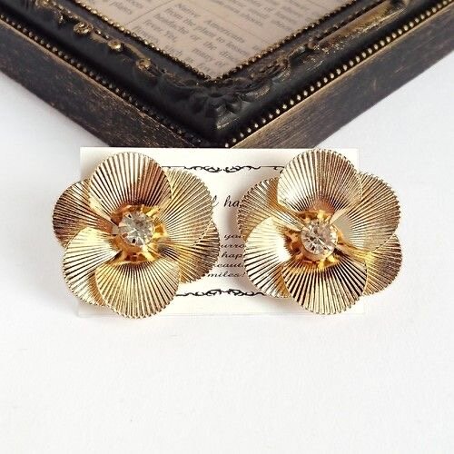 Boucles d'oreilles dorées élégantes