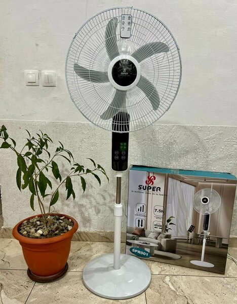 Ventilateur sur pied réglable