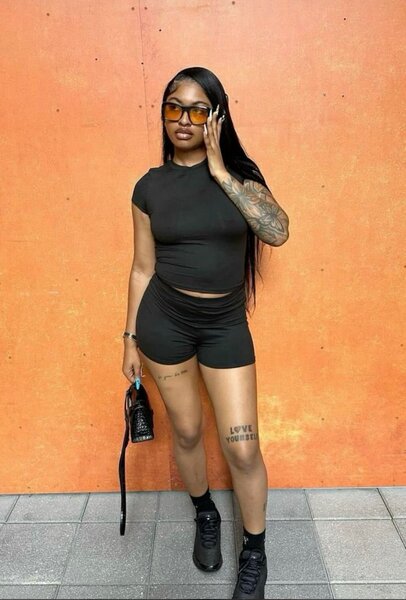 Tenue de sport femme élégante