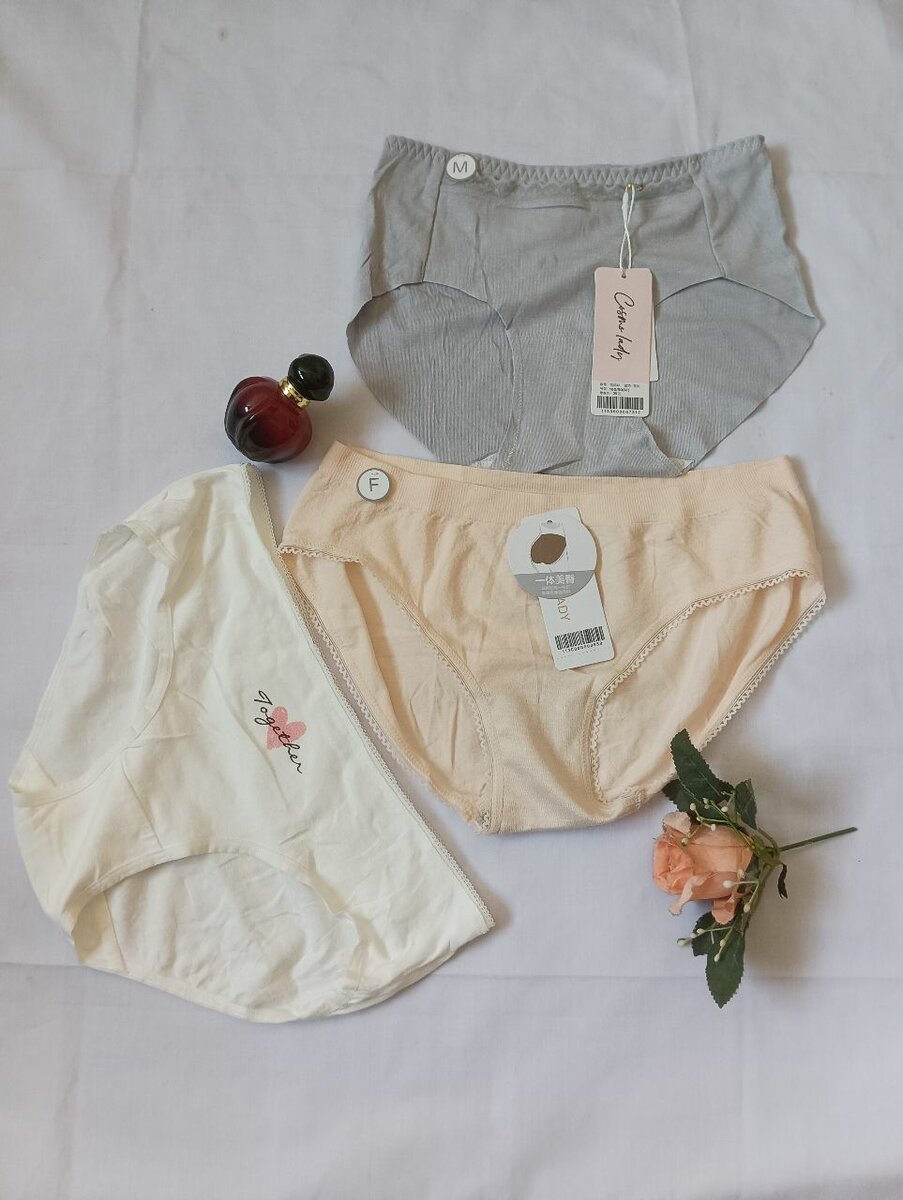 Culottes en dentelle et coton