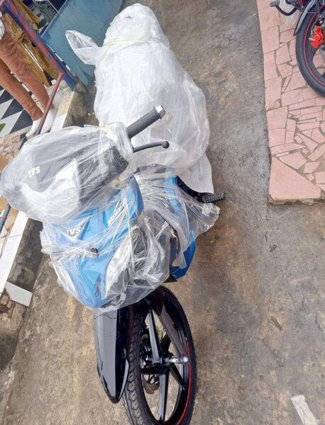 Moto neuve TVS bleue