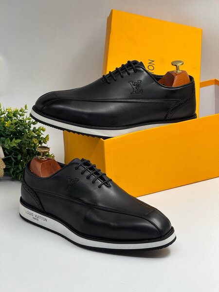 LOUIS VUITTON BLACK AND WHITE