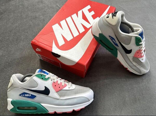 Nike Air Max 90 Sneakers
