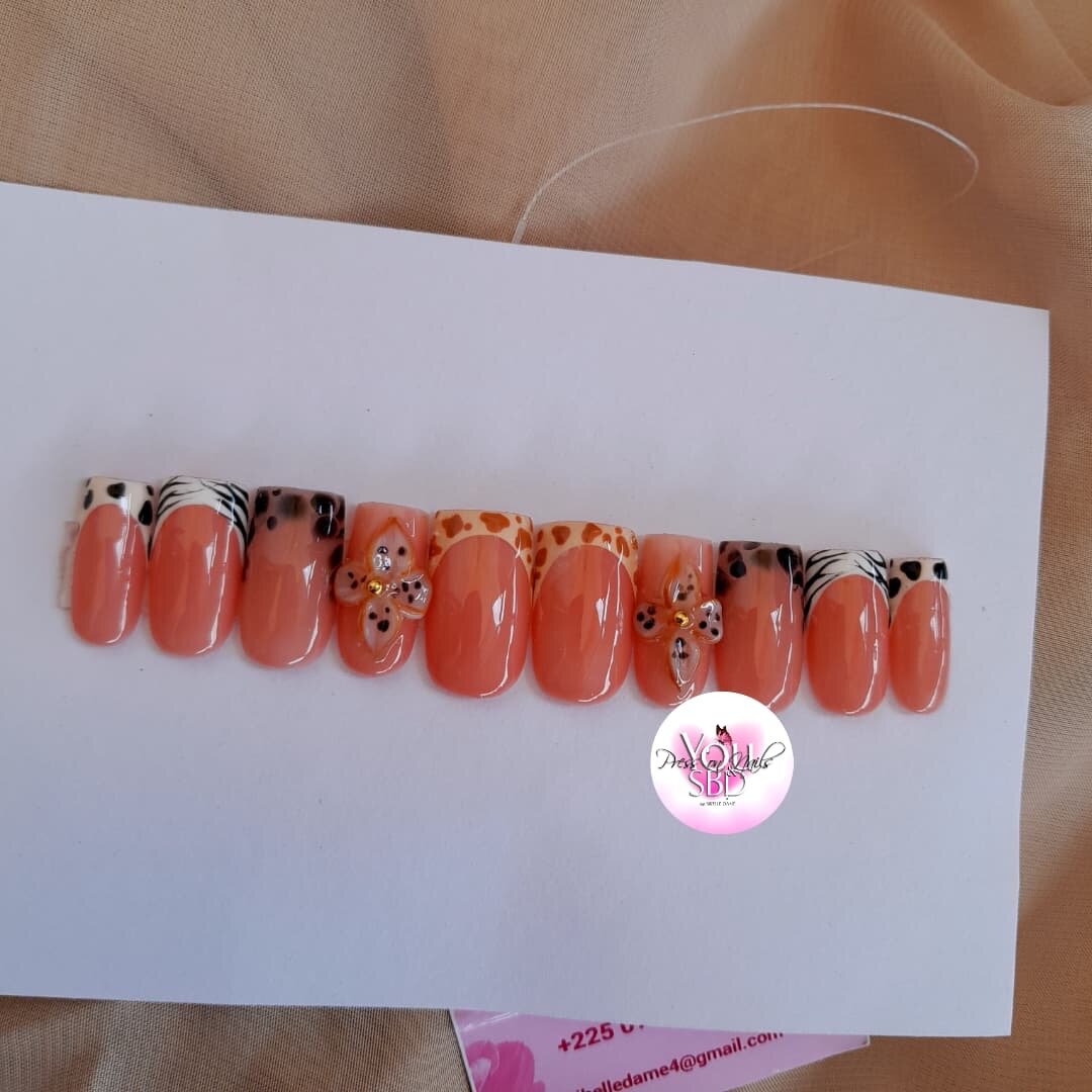 Press on Nails chics