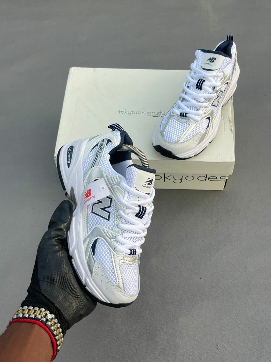 Baskets New Balance 2002R