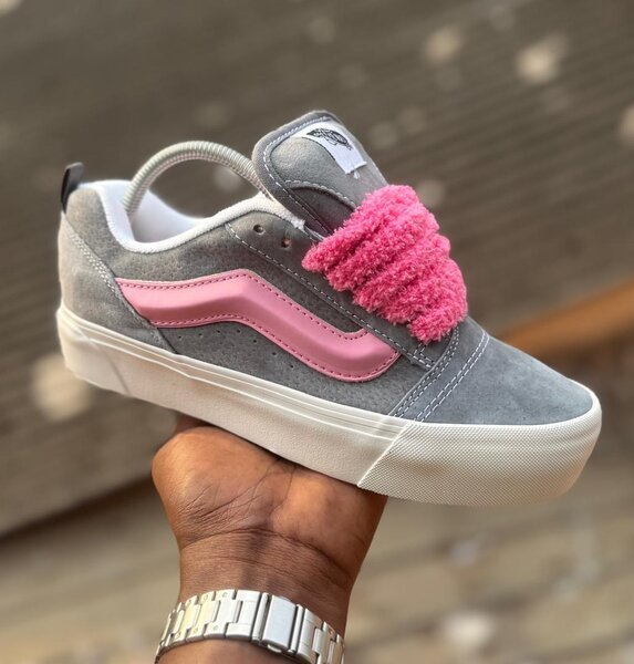 Sneakers en daim à motif unique