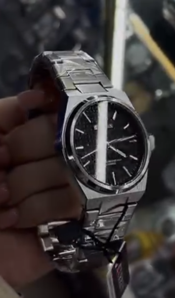 Эркектердин сааттары Curren