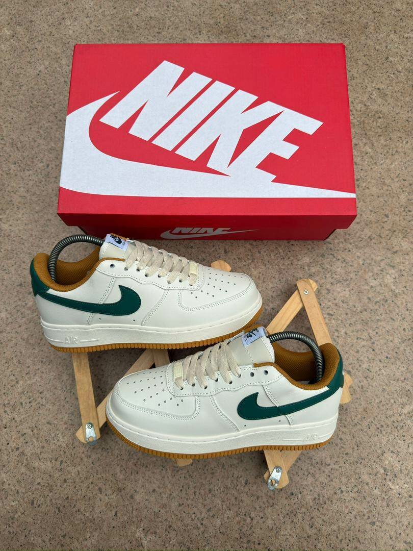 Baskets Nike Blanches et Vertes