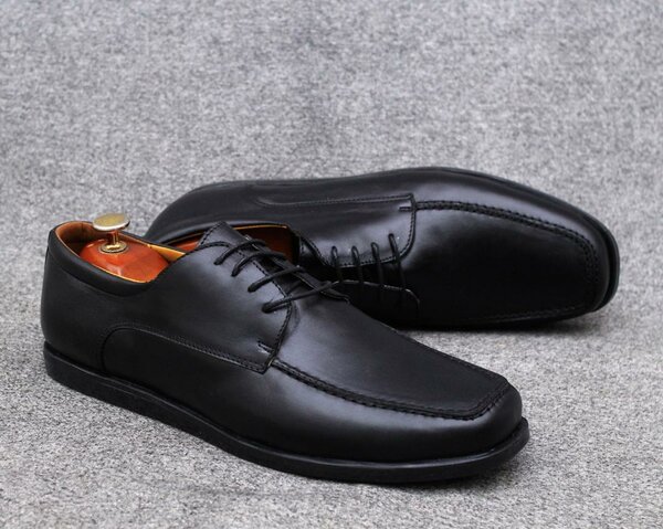 Chaussures habillées en cuir noir