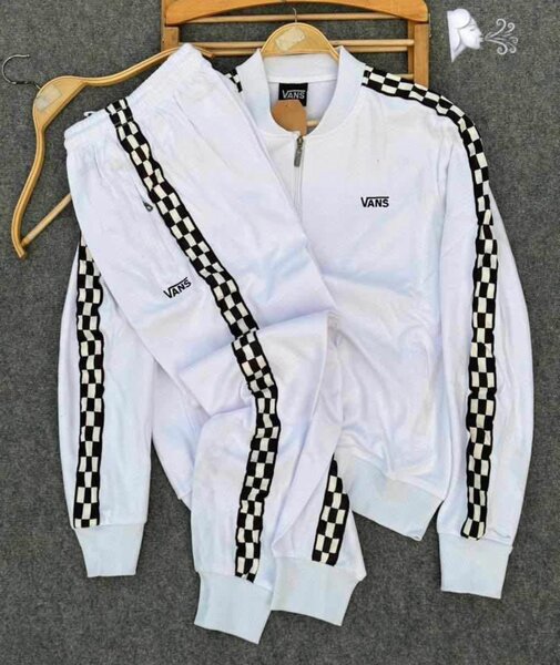 Survêtement à la mode