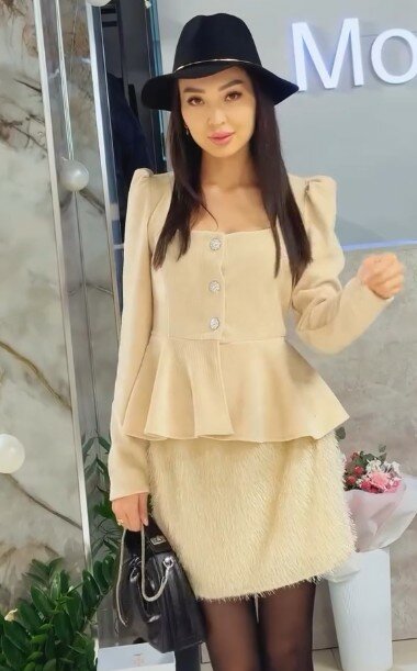 Костюм двойка с меховой юбкой