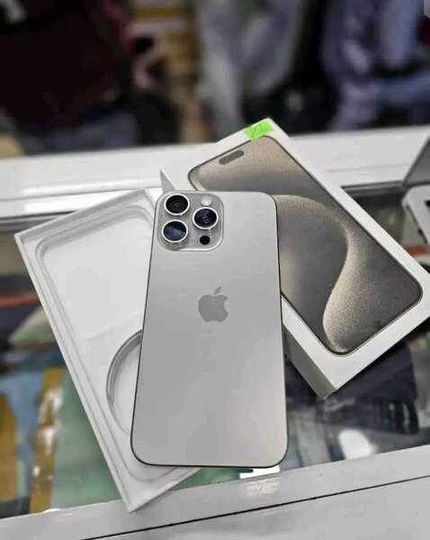 iPhone 15 Pro Argent Neuf