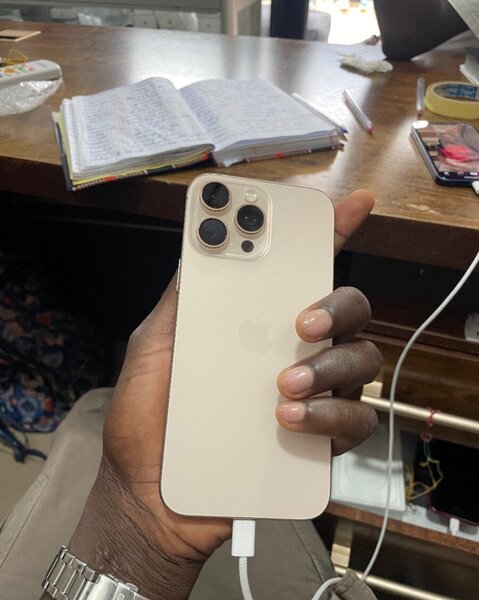 iPhone Moderne avec Triple Caméra