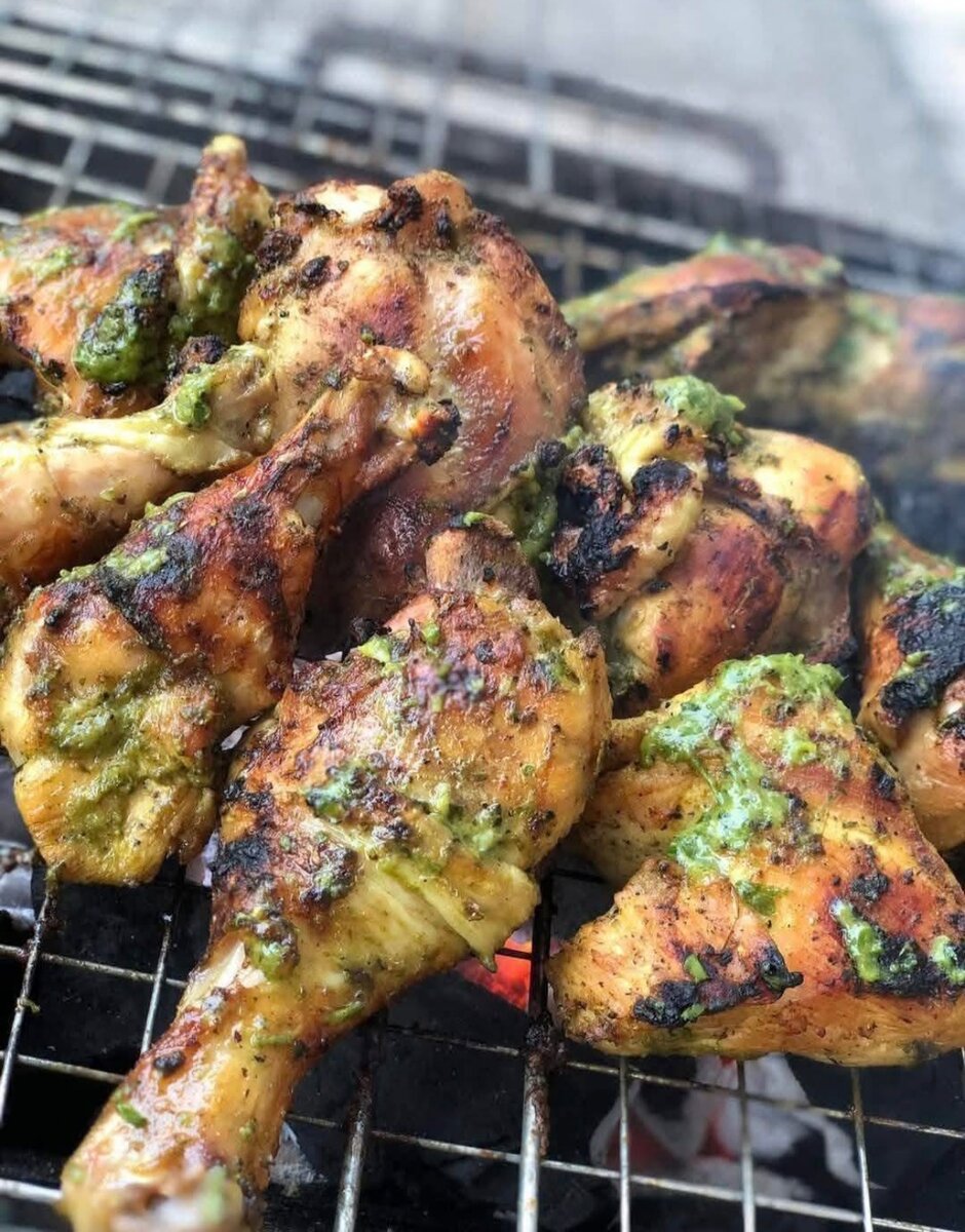 Poulet braisé attiéké bissap