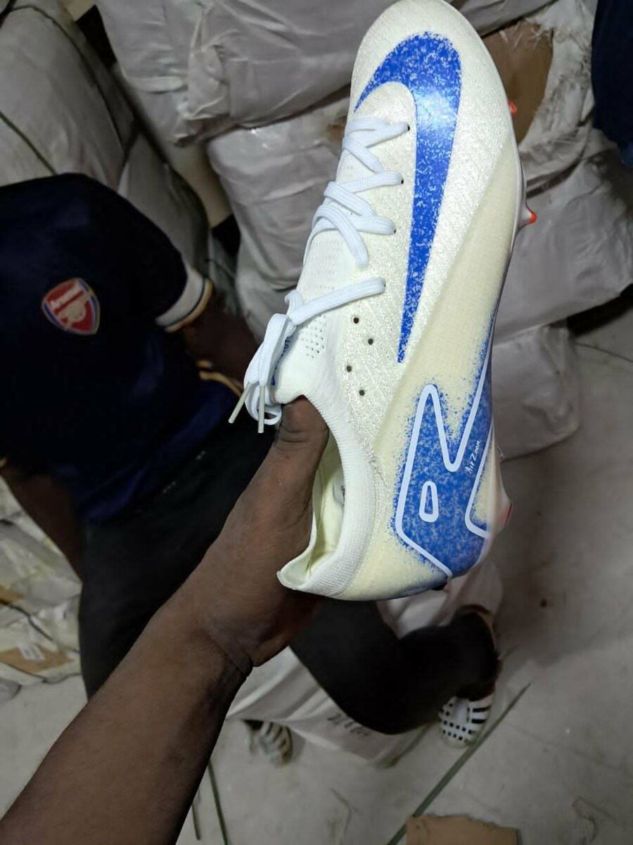 Crampons, paire de magre